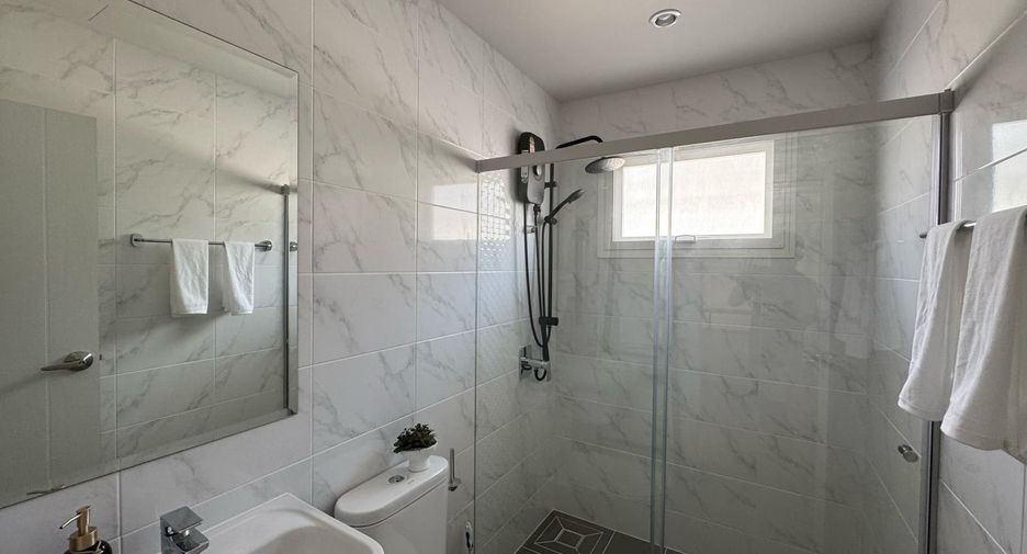 Casa en alquiler de 4 habitaciones en Thalang, Phuket