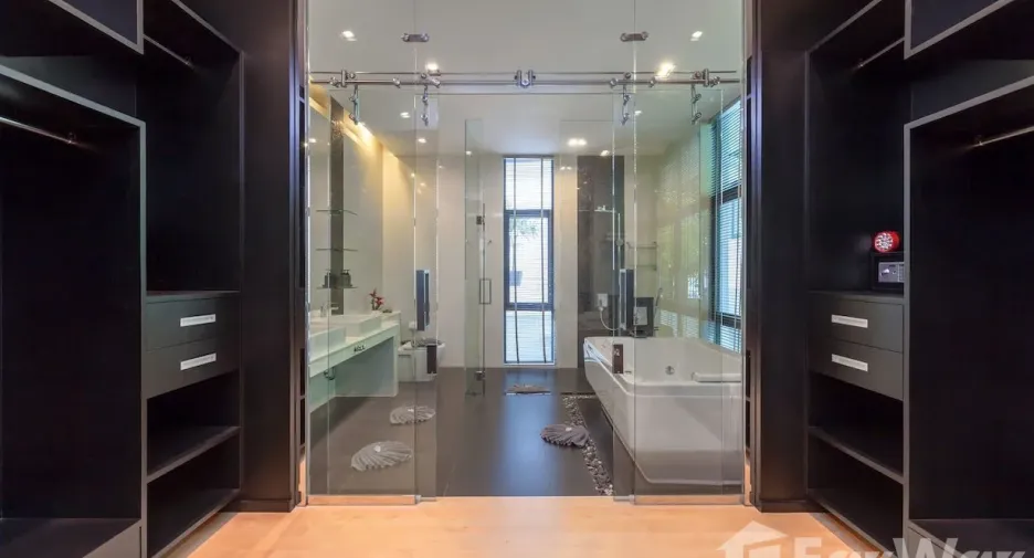 For sale and for rent 6 bedrooms villa in Kathu, Phuket
