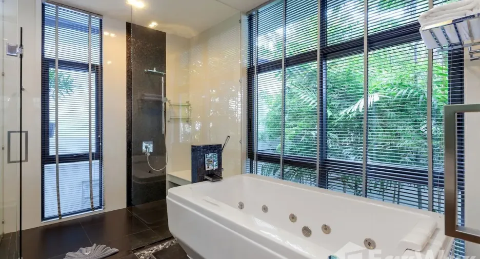 For sale and for rent 6 bedrooms villa in Kathu, Phuket