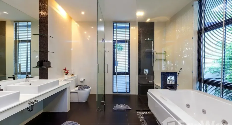 For sale and for rent 6 bedrooms villa in Kathu, Phuket