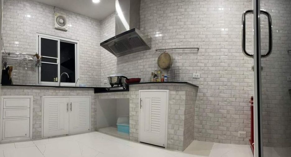 For rent 4 bedrooms house in Bang Lamung, Chonburi