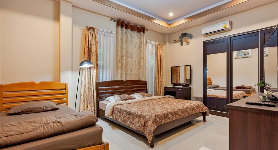 For rent 4 bedrooms villa in Huay Yai, Pattaya