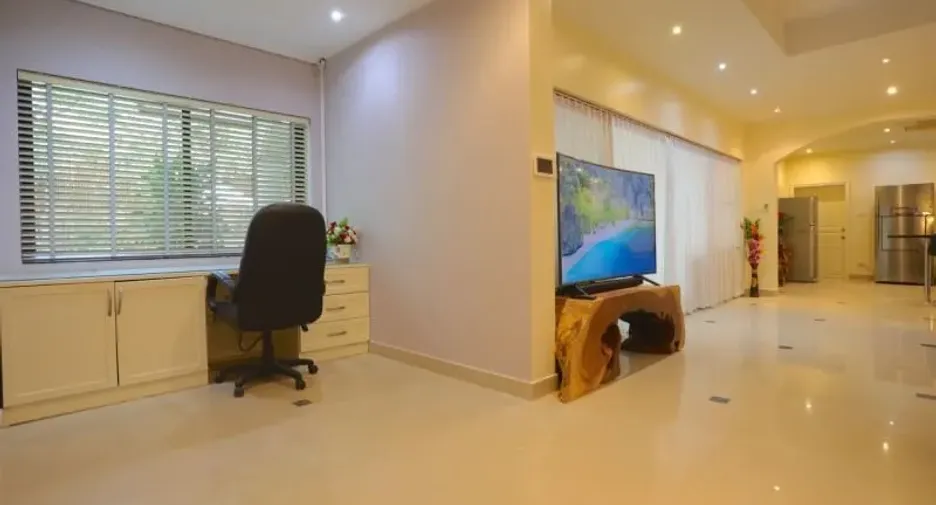 À vendre et à louer 3 chambres villa à Bang Lamung, Chonburi
