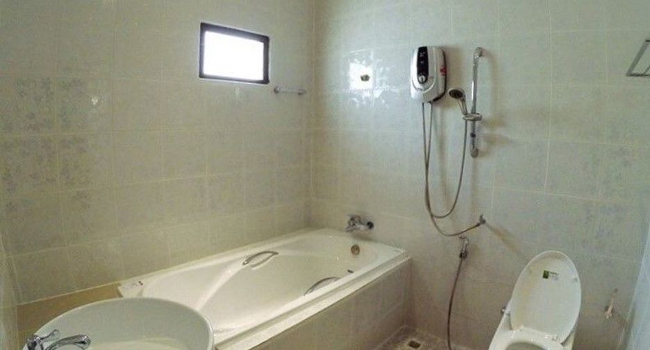Haus zum Kauf mit 7 Zimmer in Bang Lamung, Chonburi