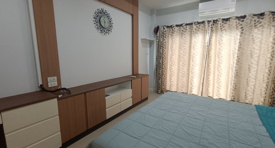 For rent 3 bedrooms villa in Bang Lamung, Chonburi