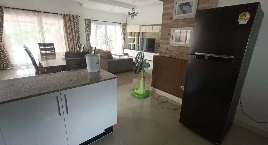For rent 3 bedrooms villa in Bang Lamung, Chonburi