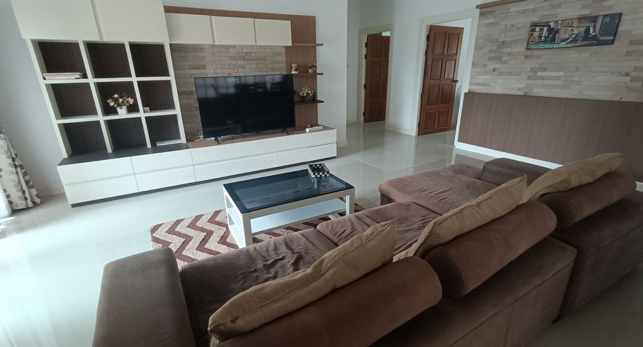 For rent 3 bedrooms villa in Bang Lamung, Chonburi