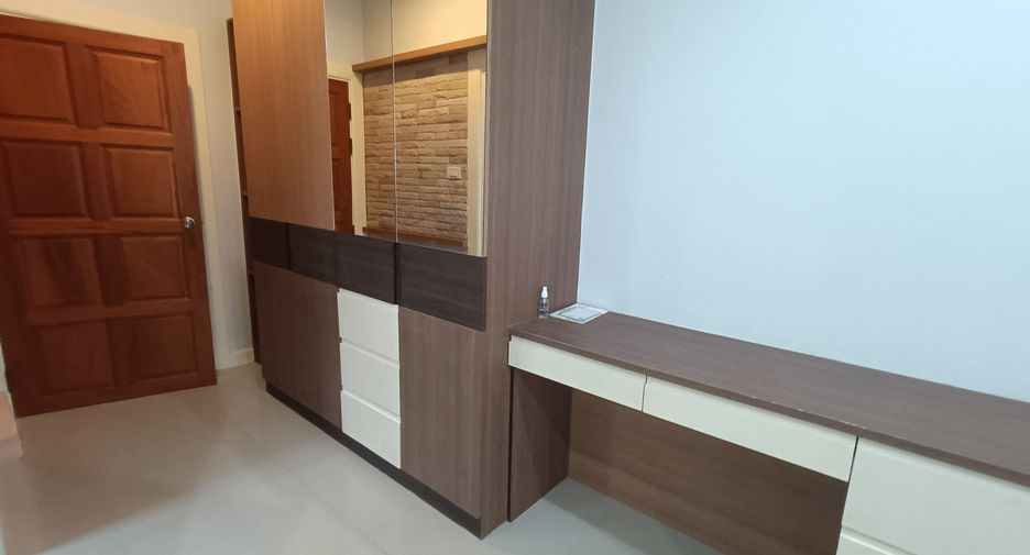 For rent 3 bedrooms villa in Bang Lamung, Chonburi