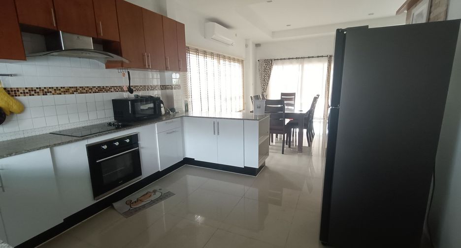 For rent 3 bedrooms villa in Bang Lamung, Chonburi