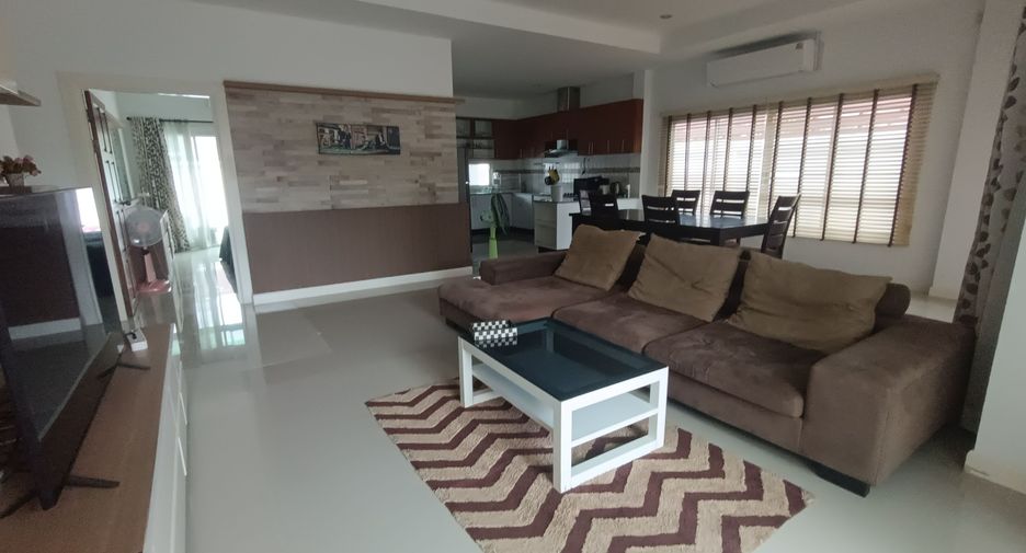 For rent 3 bedrooms villa in Bang Lamung, Chonburi