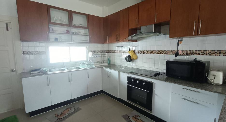 For rent 3 bedrooms villa in Bang Lamung, Chonburi