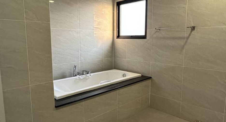 For sale 4 bedrooms house in Bang Phli, Samut Prakan