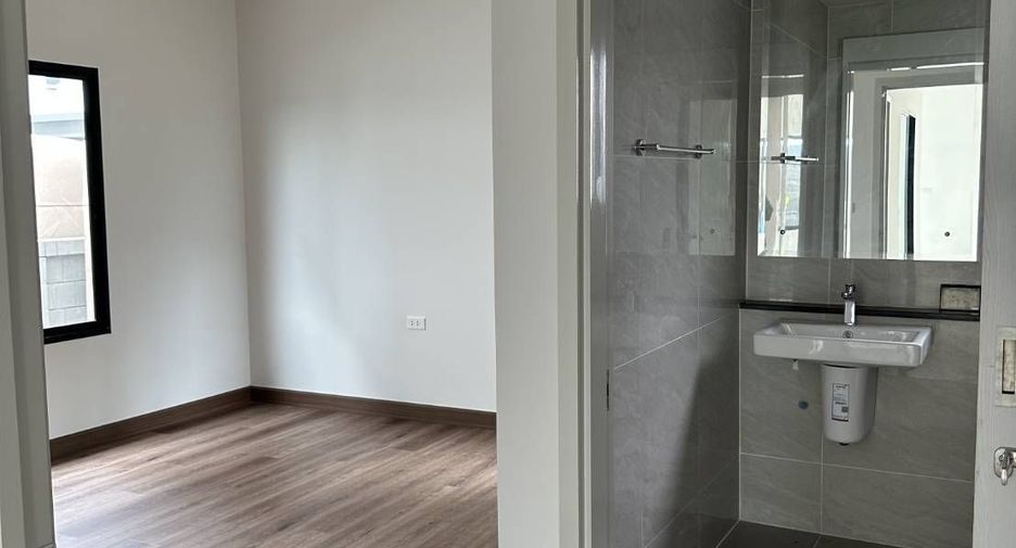 For sale 4 bedrooms house in Bang Phli, Samut Prakan
