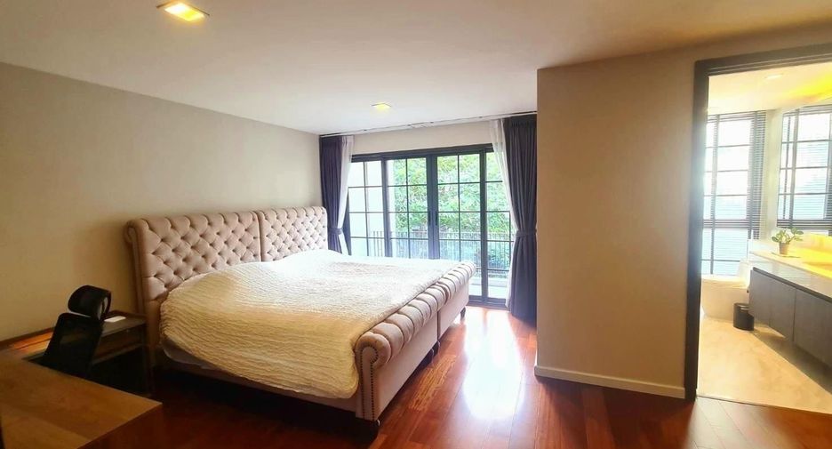For sale and for rent 4 bedrooms house in Watthana, Bangkok