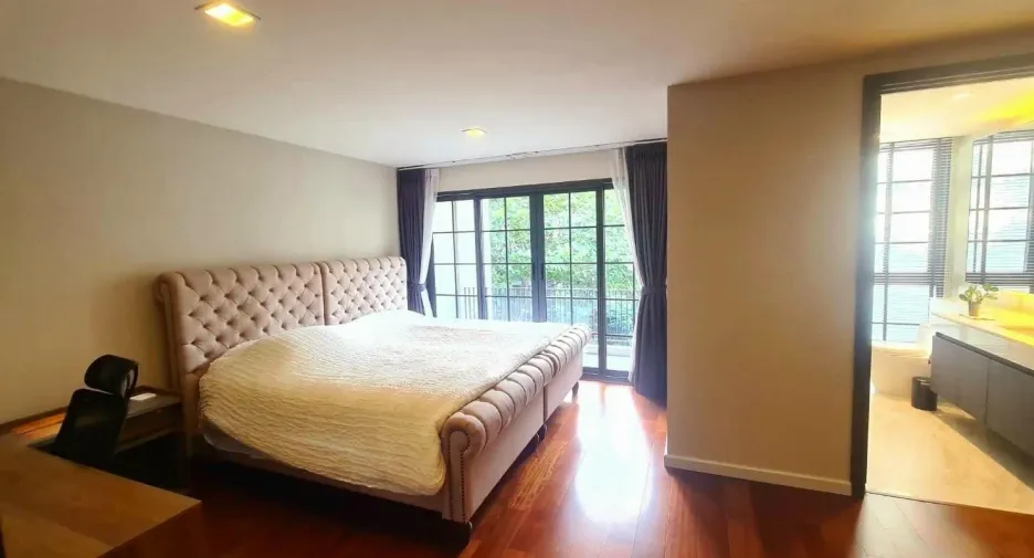 For sale and for rent 4 bedrooms house in Watthana, Bangkok