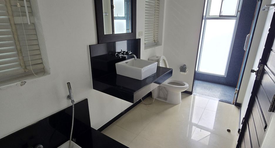 For sale 3 bedrooms condo in Mueang Phuket, Phuket