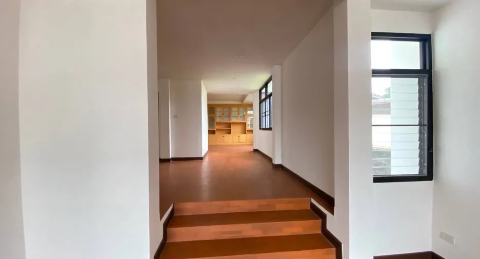 For rent 4 bedrooms house in Mueang Chiang Mai, Chiang Mai