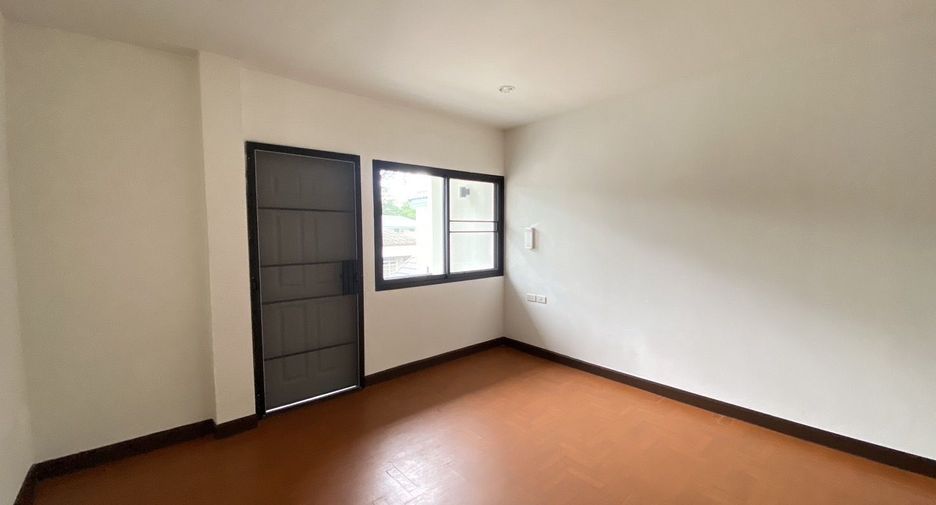 For rent 4 bedrooms house in Mueang Chiang Mai, Chiang Mai