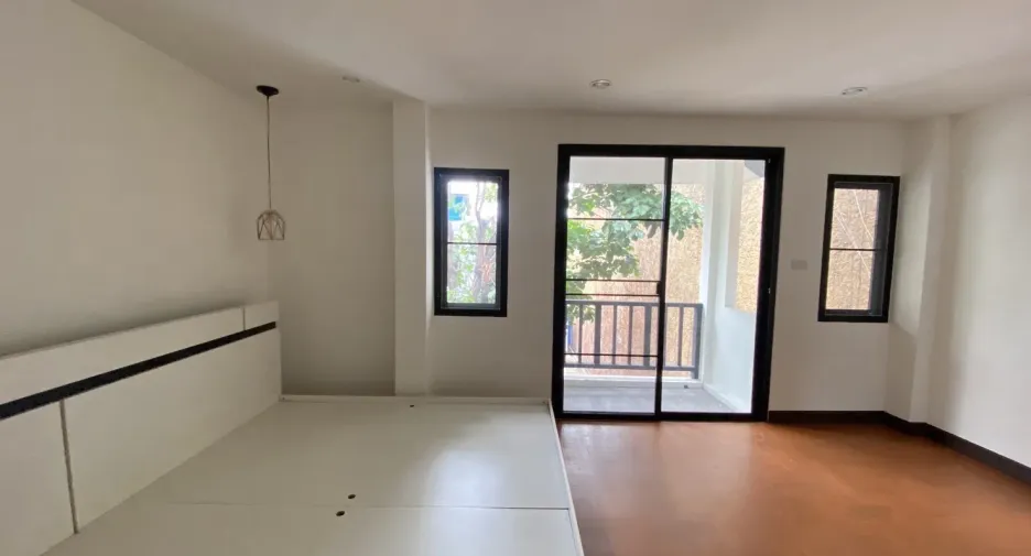 For rent 4 bedrooms house in Mueang Chiang Mai, Chiang Mai