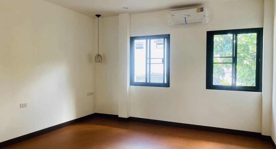 For rent 4 bedrooms house in Mueang Chiang Mai, Chiang Mai