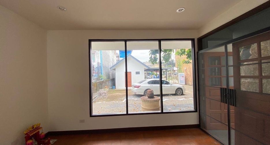 For rent 4 bedrooms house in Mueang Chiang Mai, Chiang Mai