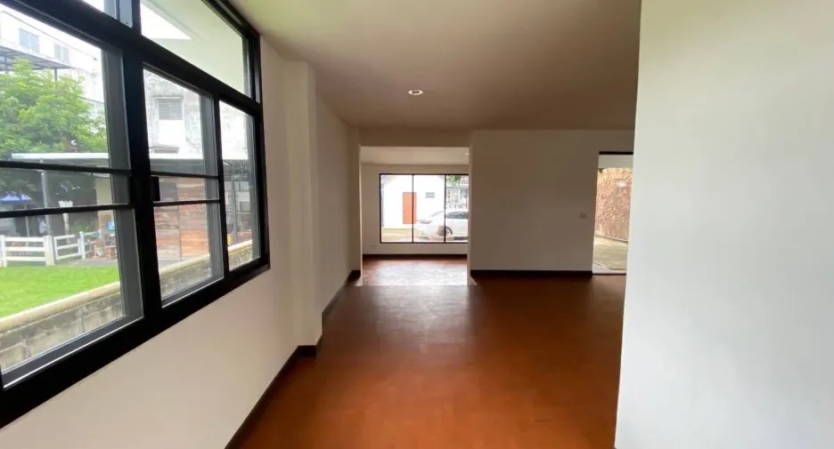 For rent 4 bedrooms house in Mueang Chiang Mai, Chiang Mai