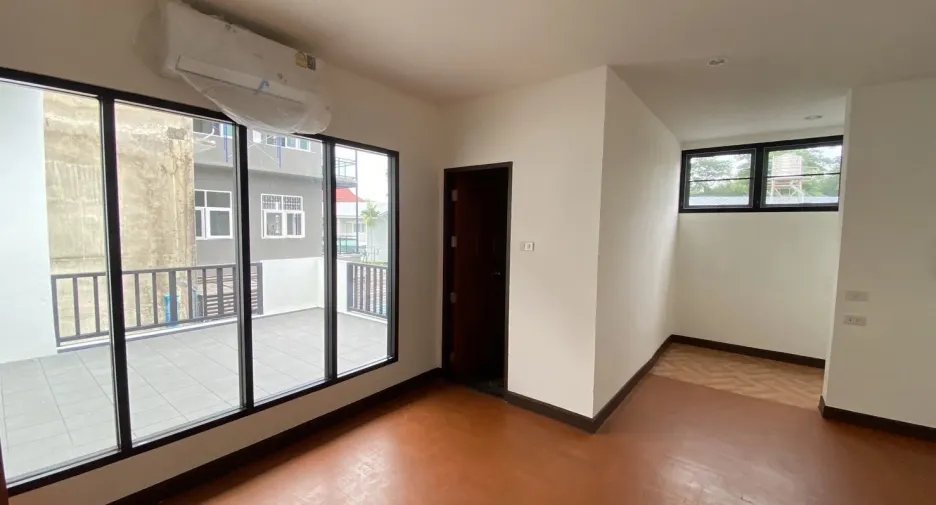 For rent 4 bedrooms house in Mueang Chiang Mai, Chiang Mai