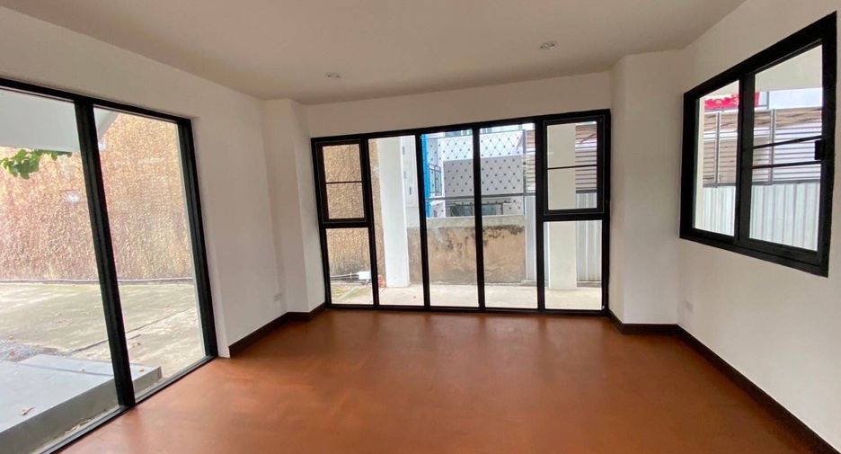 For rent 4 bedrooms house in Mueang Chiang Mai, Chiang Mai