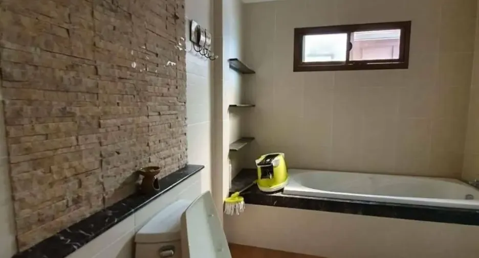 À vendre et à louer 3 chambres maison à Huay Yai, Pattaya