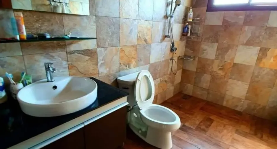 À vendre et à louer 3 chambres maison à Huay Yai, Pattaya