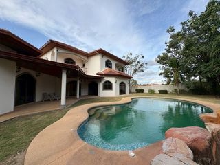 Villa zur Miete mit 5 Zimmer in Bang Lamung, Chonburi