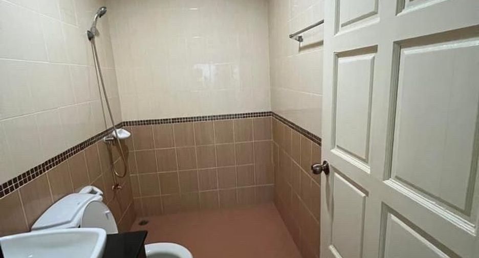 For sale and for rent 3 bedrooms townhouse in Bang Lamung, Chonburi