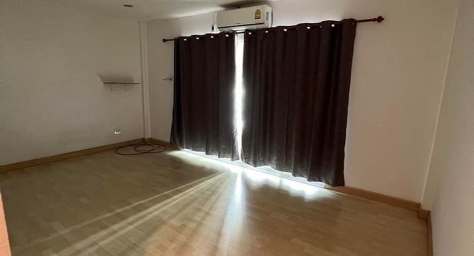 For sale and for rent 3 bedrooms townhouse in Bang Lamung, Chonburi