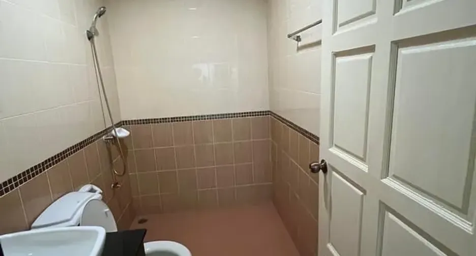 For sale and for rent 3 bedrooms townhouse in Bang Lamung, Chonburi