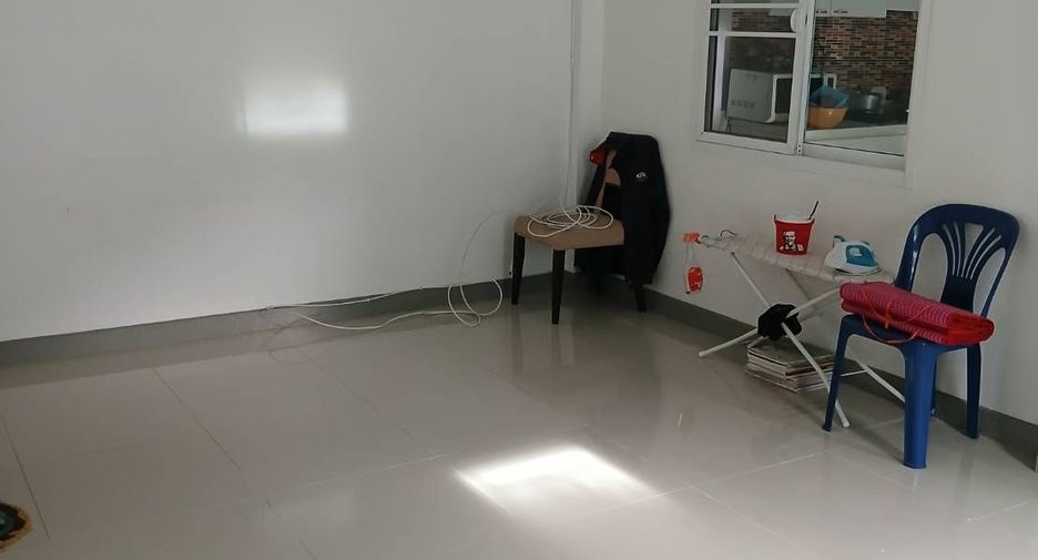 À vendre 3 chambres maison de ville à Sattahip, Chonburi