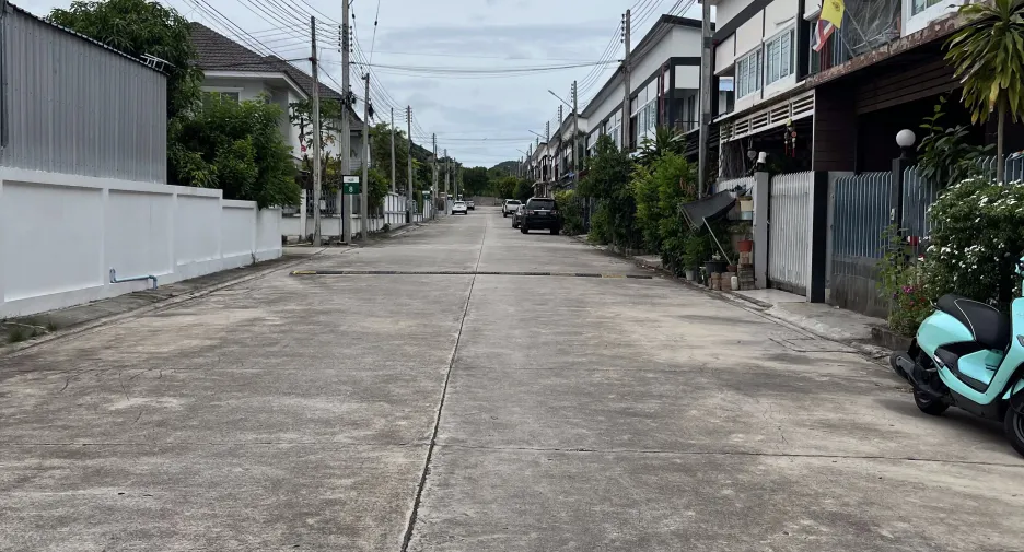 À vendre 3 chambres maison de ville à Sattahip, Chonburi