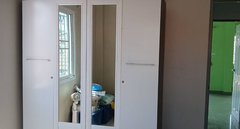 À vendre 3 chambres maison de ville à Sattahip, Chonburi