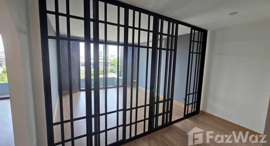 For sale 2 bedrooms townhouse in Bang Na, Bangkok