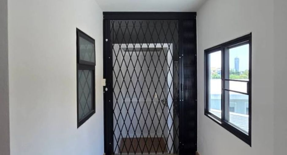 For sale 2 bedrooms townhouse in Bang Na, Bangkok
