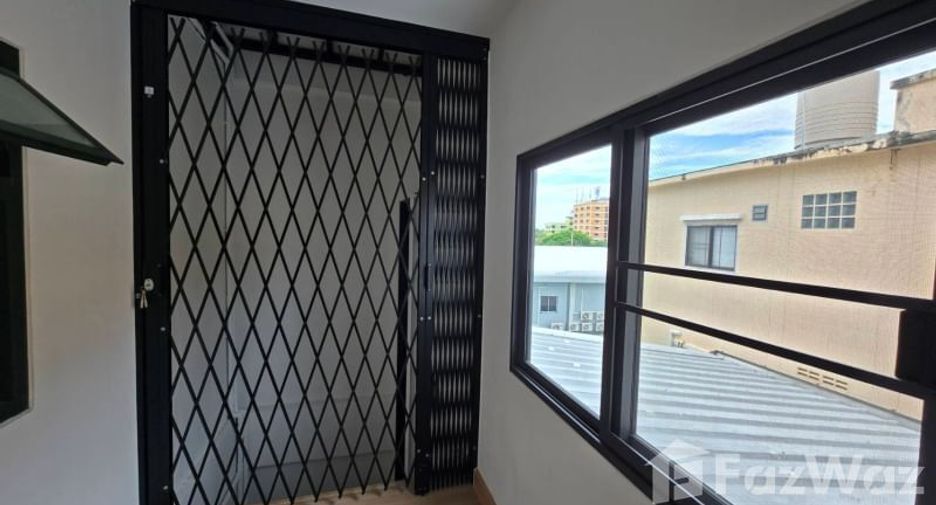 For sale 2 bedrooms townhouse in Bang Na, Bangkok