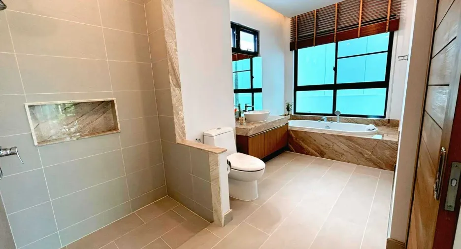 For sale 4 bedrooms house in Thalang, Phuket