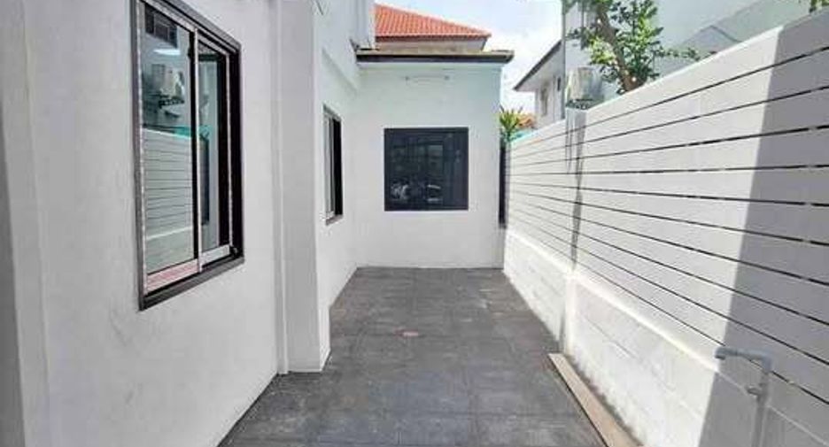 For sale 4 bedrooms house in Sam Phran, Nakhon Pathom