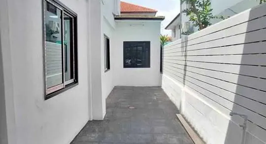 For sale 4 ベッドルーム house in Sam Phran, Nakhon Pathom