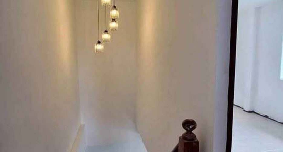 For sale 4 bedrooms house in Sam Phran, Nakhon Pathom