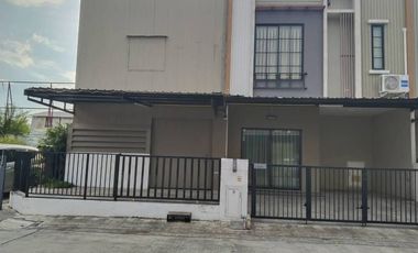 For sale 3 ベッドルーム townhouse in Prawet, Bangkok