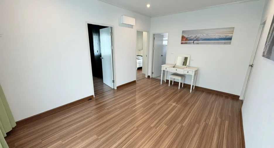For sale 4 bedrooms house in Mueang Udon Thani, Udon Thani