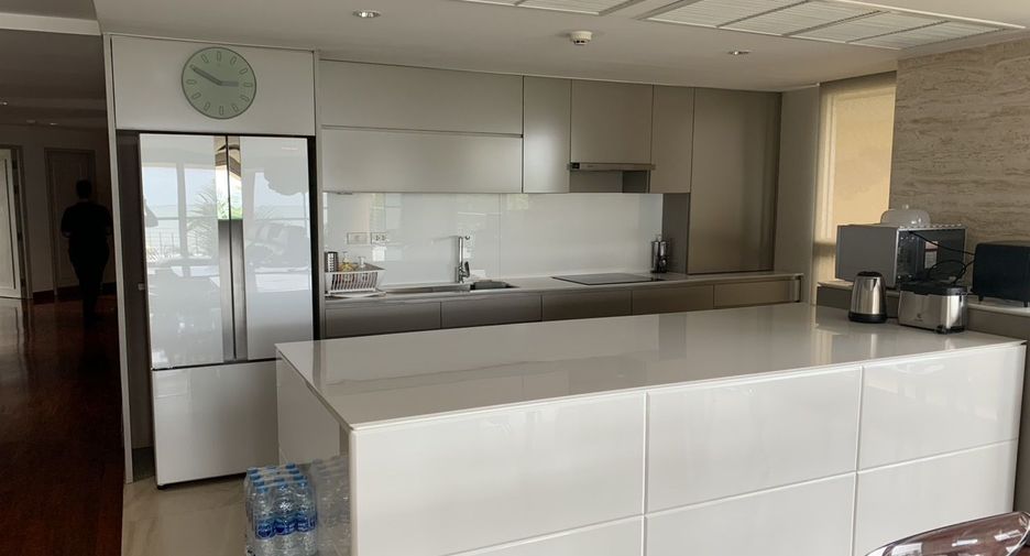For rent 4 bedrooms condo in Hua Hin, Prachuap Khiri Khan