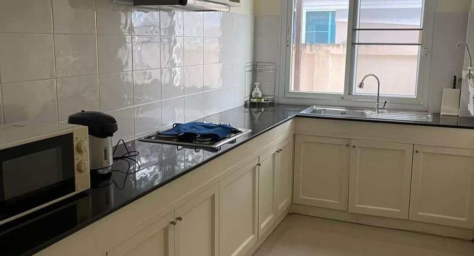 For rent 4 bedrooms house in San Kamphaeng, Chiang Mai