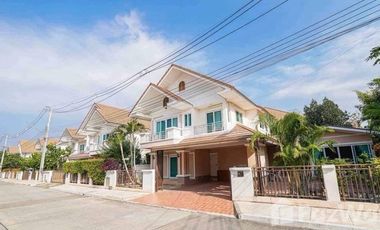For rent 4 bedrooms house in San Kamphaeng, Chiang Mai