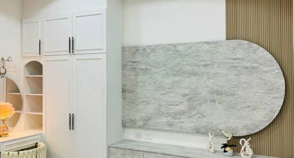 For rent 3 bedrooms condo in Bang Lamung, Chonburi